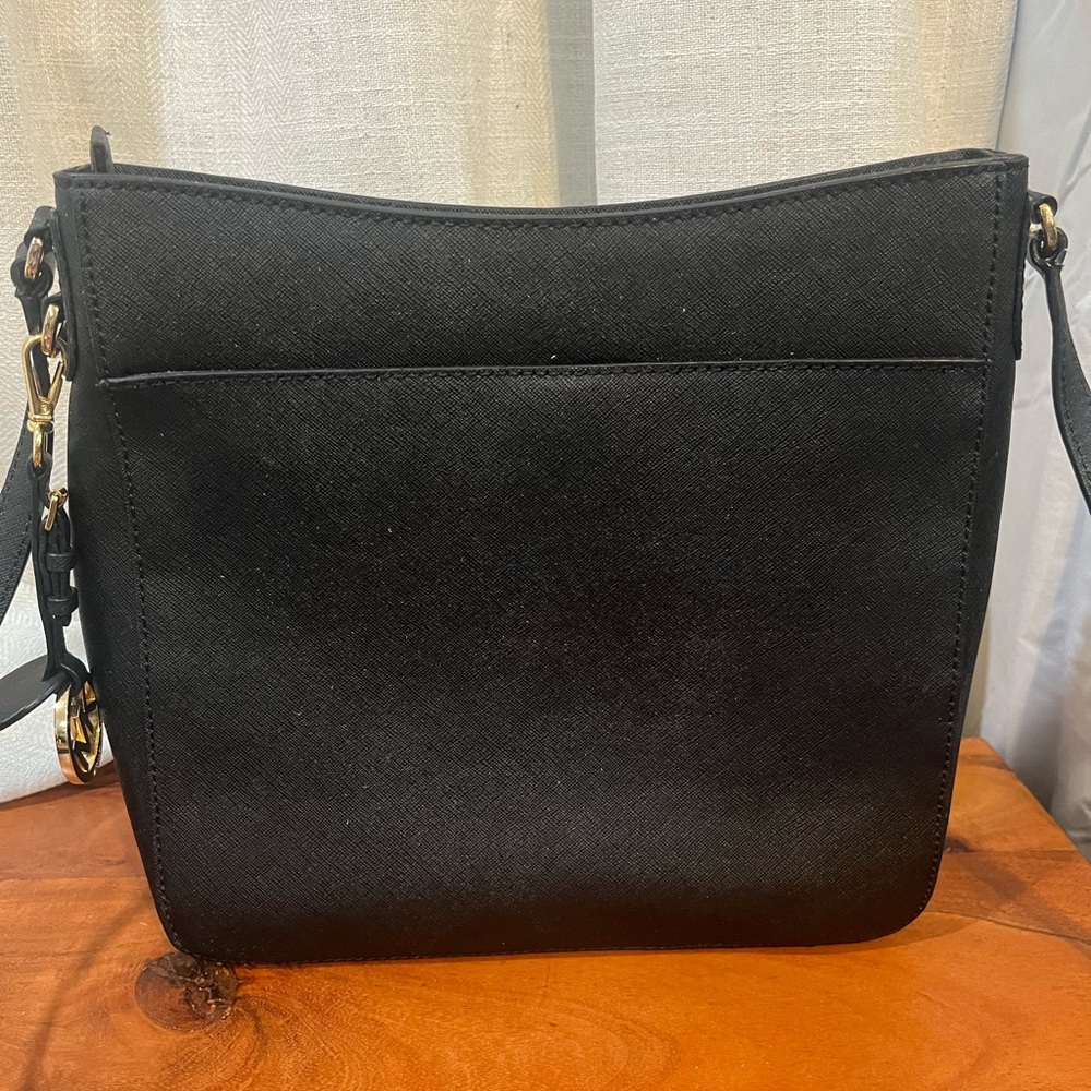 Michael Kors | Jet Set Large Messenger Bag - Black, Gold, Leather - Picture 3 of 7